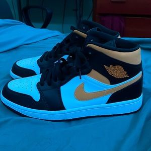 Air Jordan 1 mid pollen